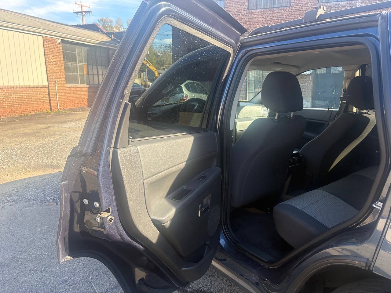 Used 2010 Jeep Grand Cherokee Laredo AWD/4WD image 16