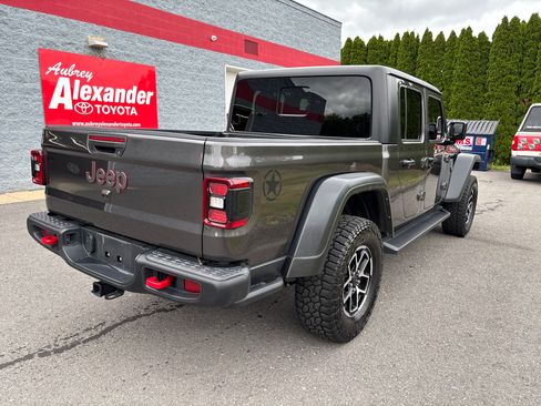 Used 2024 Jeep Gladiator Rubicon w/ Technology Group AWD/4WD image 4