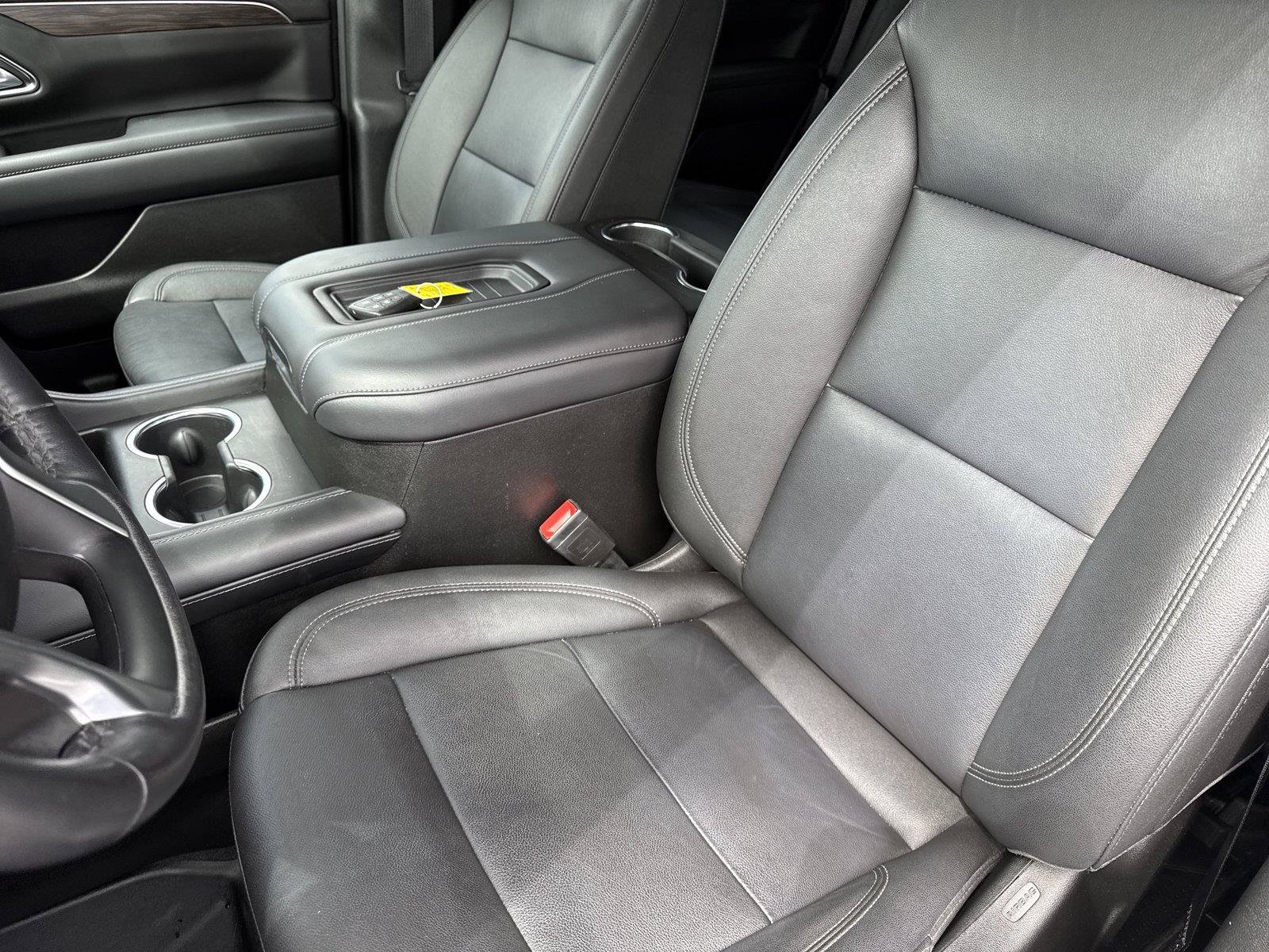 Used 2022 Chevrolet Tahoe Z71 w/ Luxury Package AWD/4WD image 11
