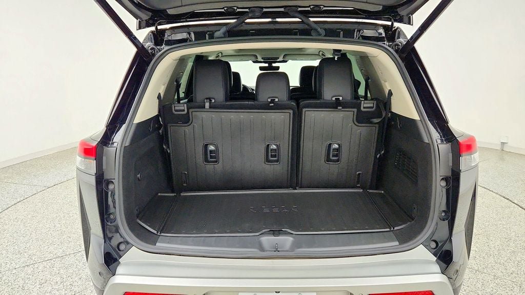 Used 2025 Nissan Pathfinder Platinum w/ Cargo Package AWD/4WD image 24