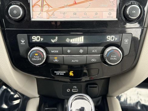 Used 2022 Nissan Rogue Sport SL w/ Premium Package image 12