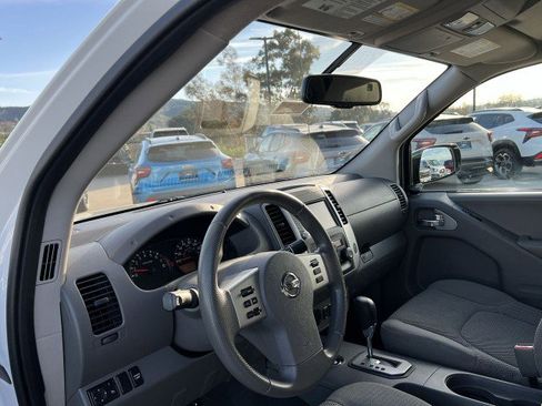 Used 2020 Nissan Frontier SV w/ Midnight Edition Floor Mats image 10