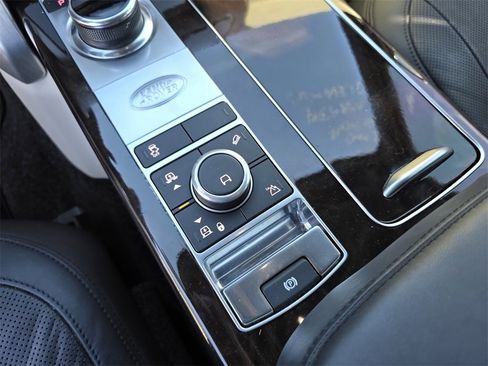 Used 2020 Land Rover Range Rover HSE image 25