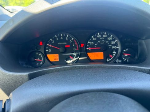 Used 2011 Nissan Frontier SV w/ SV Premium Utility Pkg AWD/4WD image 28