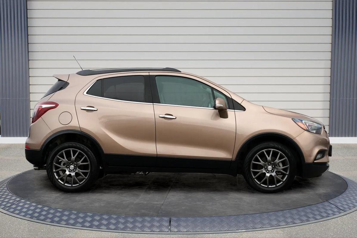 Used 2019 Buick Encore Sport Touring w/ Safety Package FWD image 8