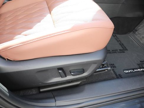 Used 2025 Mitsubishi Outlander SEL FWD image 18