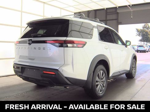 Used 2025 Nissan Pathfinder SV FWD image 6