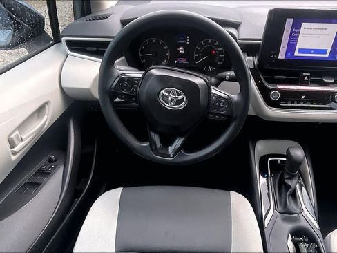 Used 2025 Toyota Corolla LE image 6