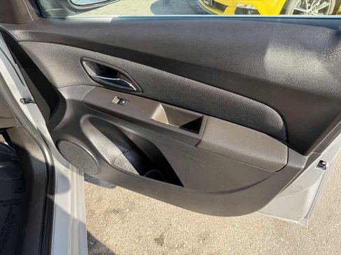 Used 2014 Chevrolet Cruze LT FWD image 15