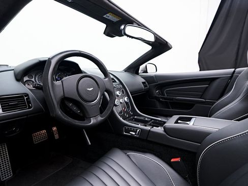Used 2016 Aston Martin DB9 GT RWD image 2