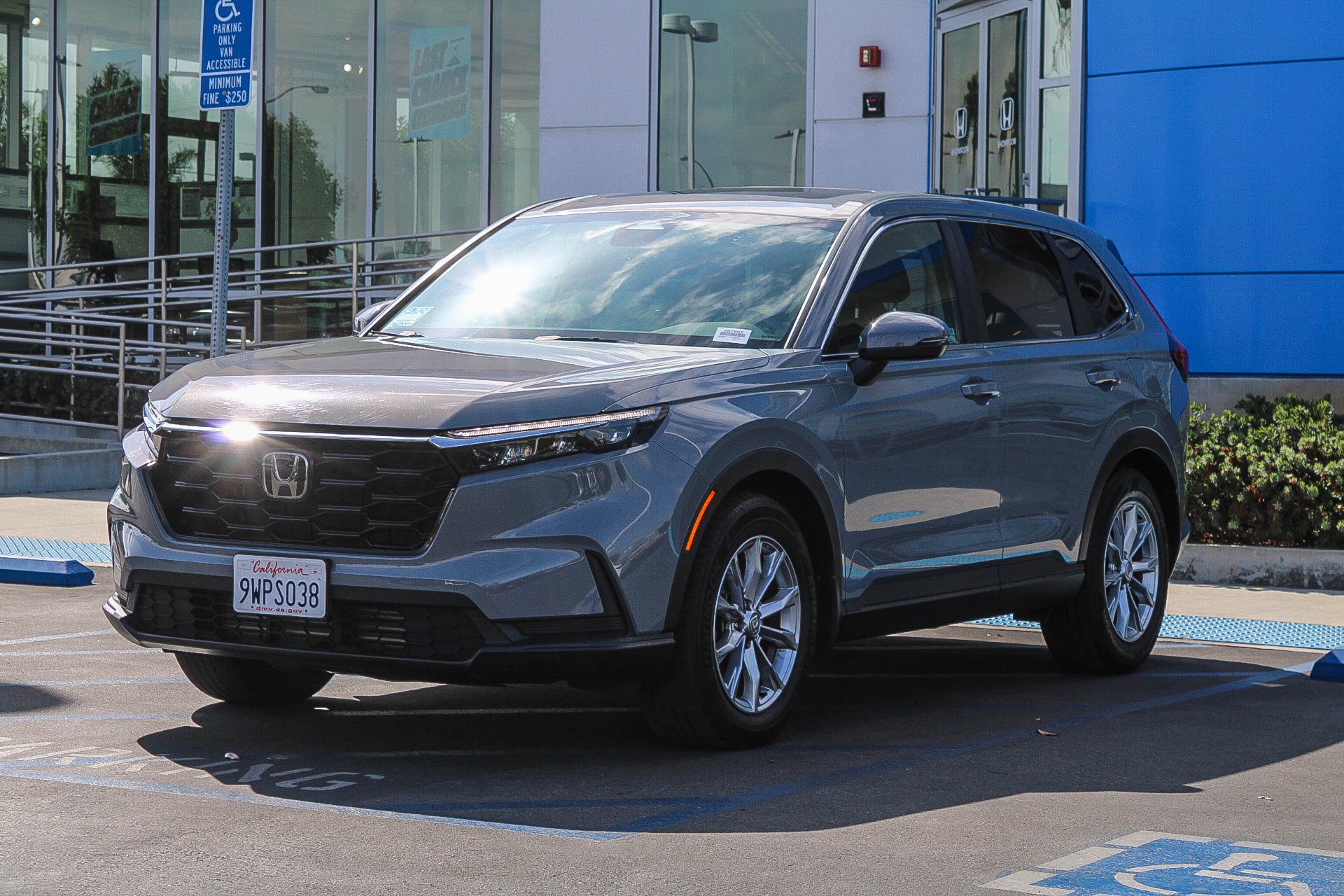 Used 2024 Honda CR-V EX image 3