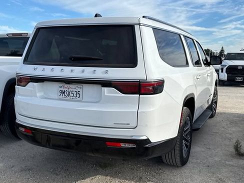 Used 2024 Jeep Wagoneer L Series II w/ Flexible Seating Group RWD image 5
