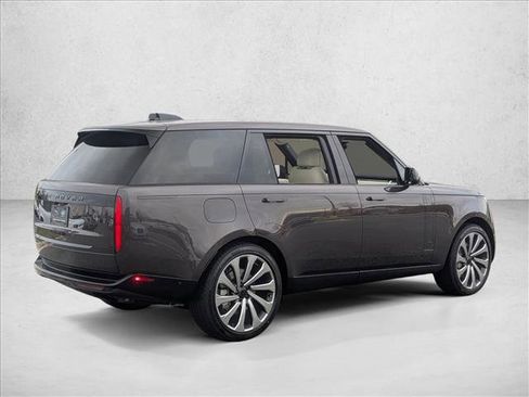 New 2026 Land Rover Range Rover Long Wheelbase SE image 2