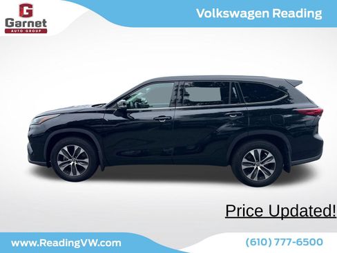 Used 2022 Toyota Highlander XLE AWD/4WD image 2