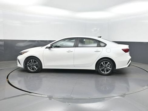 Used 2023 Kia Forte LXS w/ LXS Technology Package FWD image 3