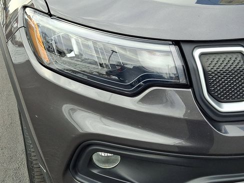 Used 2022 Jeep Compass Latitude image 9