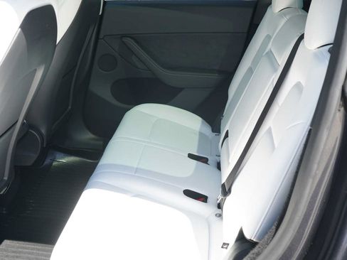 Used 2025 Tesla Model Y Long Range RWD image 21