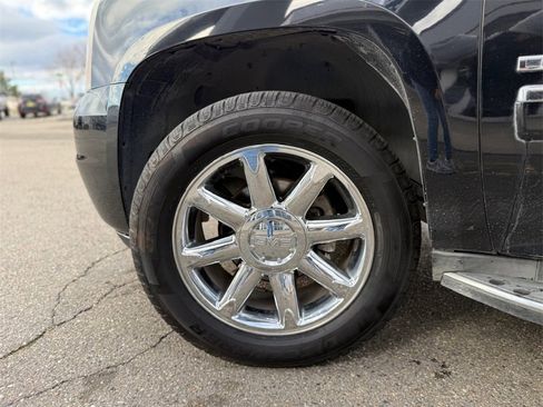 Used 2011 GMC Yukon Denali image 59