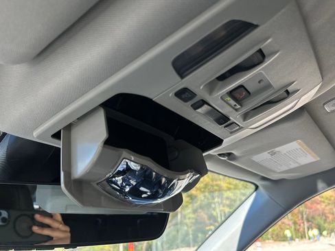 Used 2024 Toyota Highlander Limited image 35