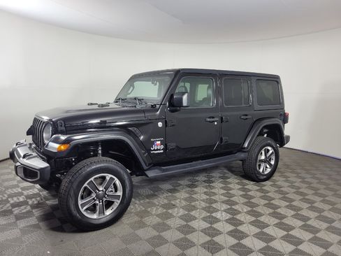 Used 2018 Jeep Wrangler Unlimited Sahara AWD/4WD image 2