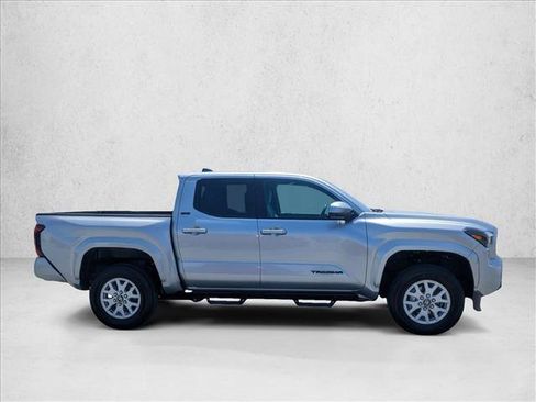 Certified 2025 Toyota Tacoma SR5 AWD/4WD image 4