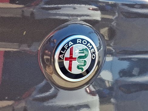 New 2025 Alfa Romeo Stelvio Sprint image 4