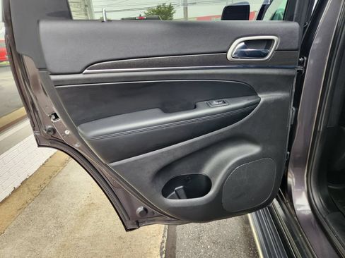 Used 2018 Jeep Grand Cherokee Limited AWD/4WD image 19