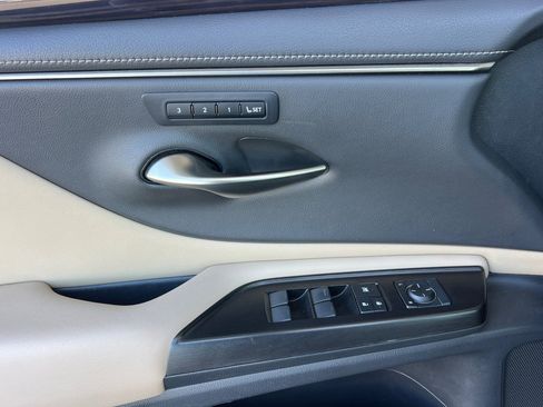 Used 2019 Lexus ES 350 w/ Premium Package image 12