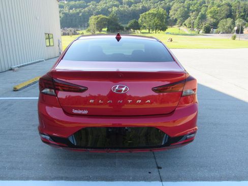 Used 2020 Hyundai Elantra SEL FWD image 10