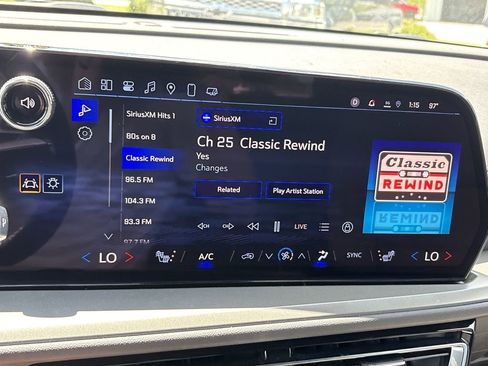 New 2025 Chevrolet Traverse LT image 14