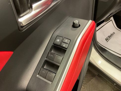 Used 2021 Toyota Highlander XSE image 19