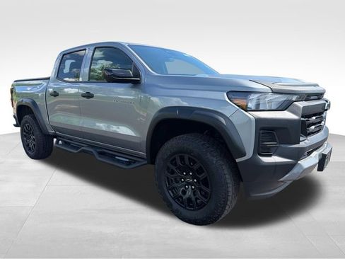 Used 2024 Chevrolet Colorado Trail Boss w/ Technology Package AWD/4WD image 9