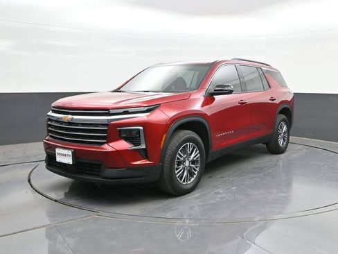 Used 2026 Chevrolet Traverse LT w/ Driver Confidence Package FWD image 1