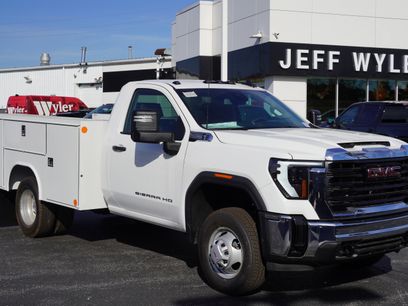 New 2025 GMC Sierra 3500 Pro w/ Convenience Package