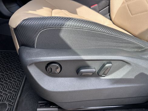 Used 2024 Volkswagen Atlas Cross Sport SE image 22