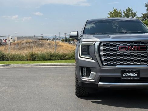 Used 2021 GMC Yukon XL Denali w/ Denali Premium Package AWD/4WD image 4