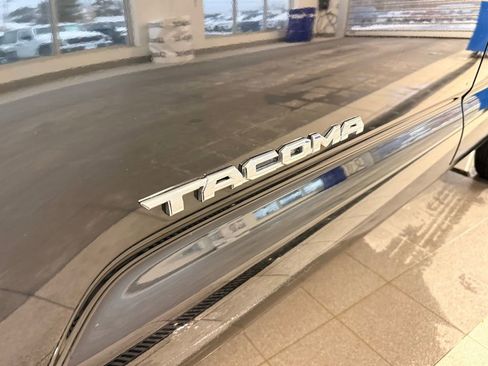 Used 2021 Toyota Tacoma Limited image 47