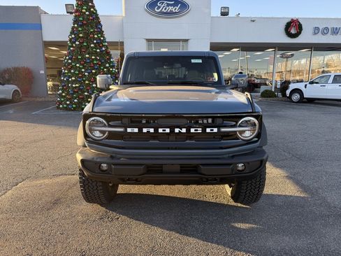 New 2025 Ford Bronco Outer Banks w/ Sasquatch Package image 2