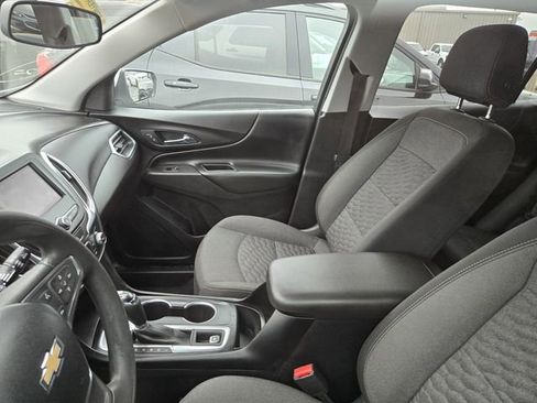Used 2020 Chevrolet Equinox LT image 2