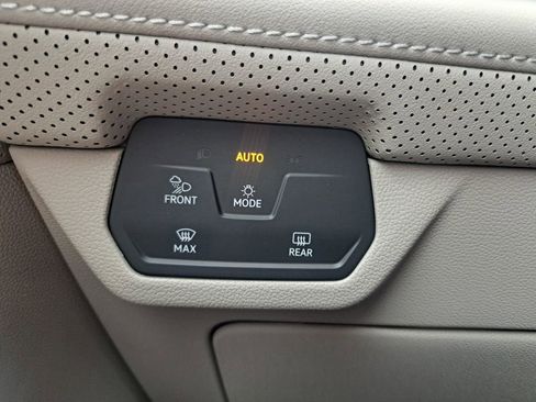 New 2026 Volkswagen Atlas SE FWD image 17