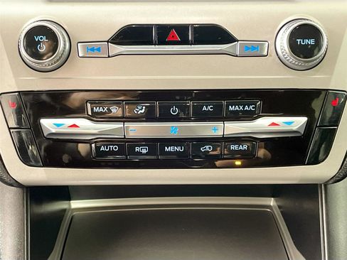 Used 2023 Ford Explorer XLT image 16