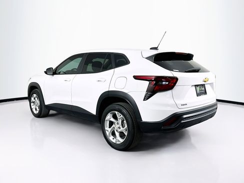 Used 2024 Chevrolet Trax LS w/ LS Convenience Package image 5