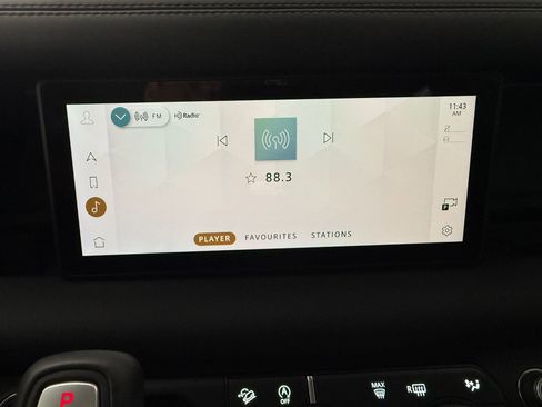 Certified 2024 Land Rover Defender 110 X-Dynamic SE image 19