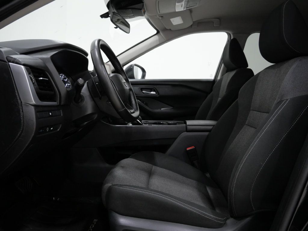 Used 2025 Nissan Rogue SV AWD/4WD image 12