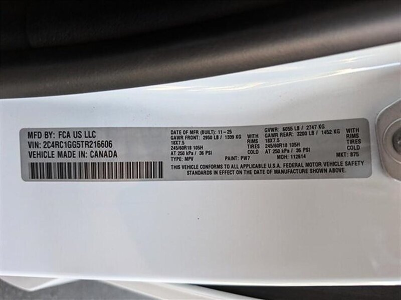 Used 2026 Chrysler Pacifica Limited FWD image 33