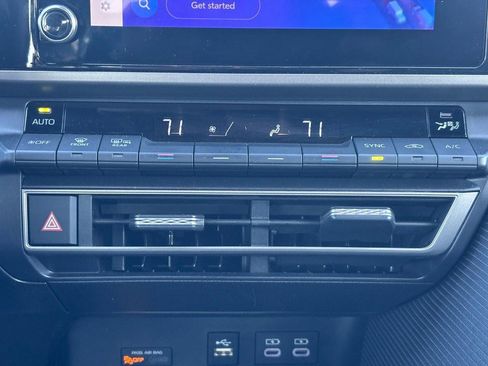 Used 2025 Toyota Camry SE image 14