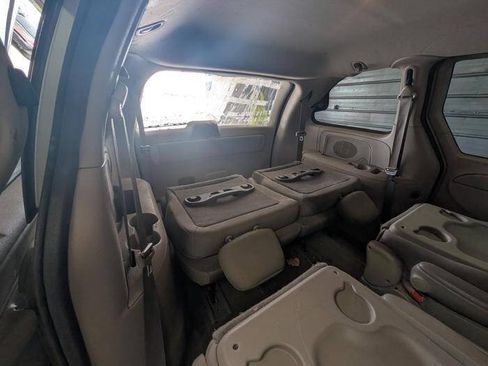 Used 2006 Chrysler Town & Country FWD image 28