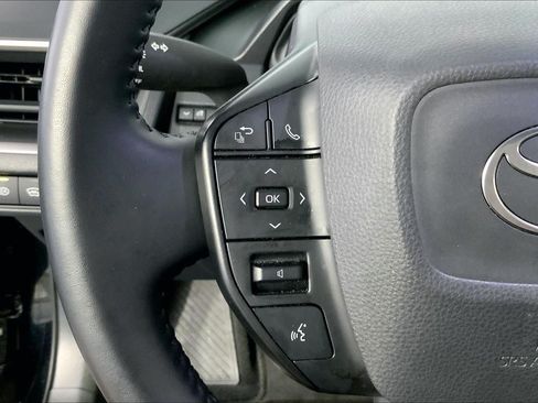 Used 2025 Toyota Prius LE AWD/4WD image 18