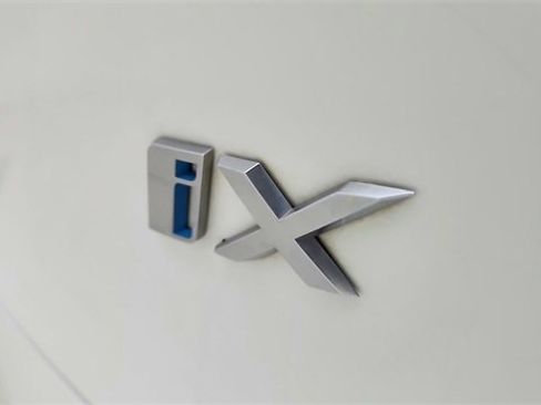 Used 2022 BMW iX xDrive50 w/ Premium Package image 17