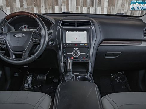 Used 2019 Ford Explorer Platinum image 17